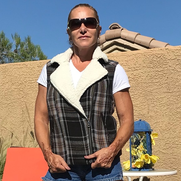 Lucky Brand Flannel vest - Picture 2 of 8